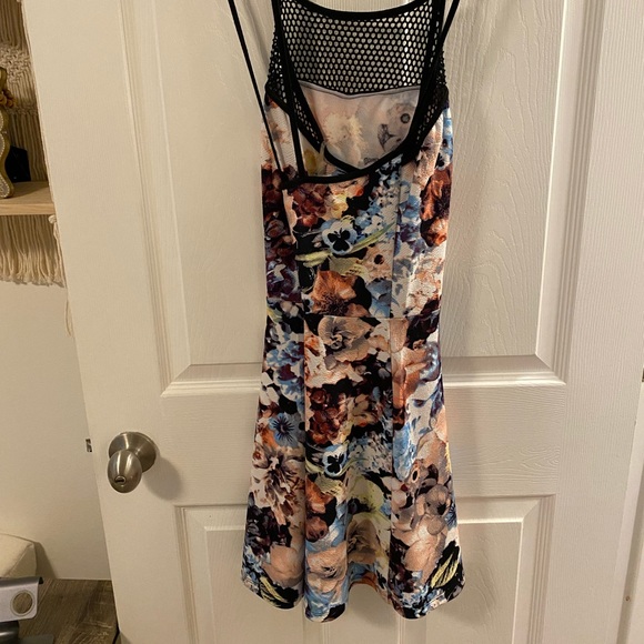 Floral net skater dress - Picture 3 of 5
